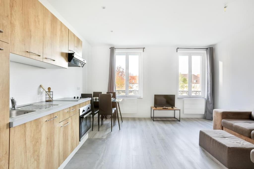 Apartment Lumineux Et Moderne, Parking Gratuit, Centre